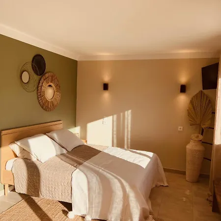 Casa Bukit * Pierrerue (Herault)