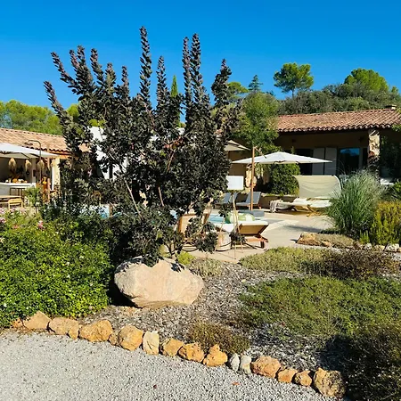 Casa Bukit בית נופש *